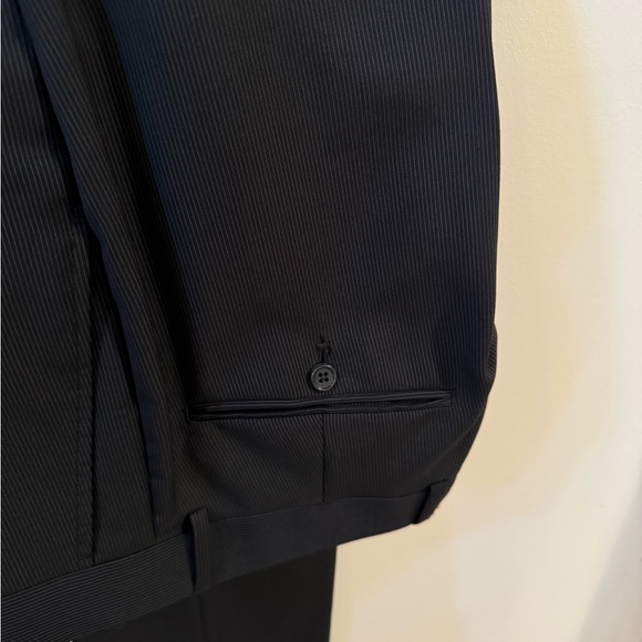 Perry Ellis Modern Slim Fit lightweight wool suit. Jacket 40R, Pants 32 waist - Picture 6 of 6